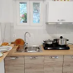 شقة Kiki's