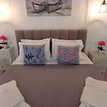 Kiki's برباتي